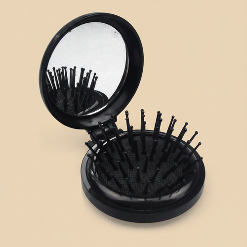 Brosse noire - fond beige